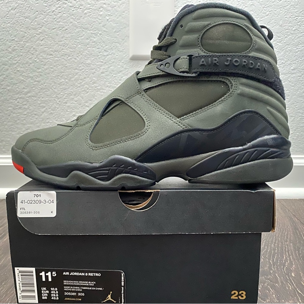 AIR JORDAN RETRO 8/ sequoia max orange black/ size 11.5